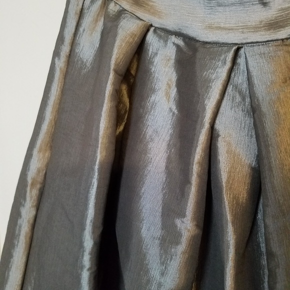 Pleated silver gray skirt - Picture 3 of 8